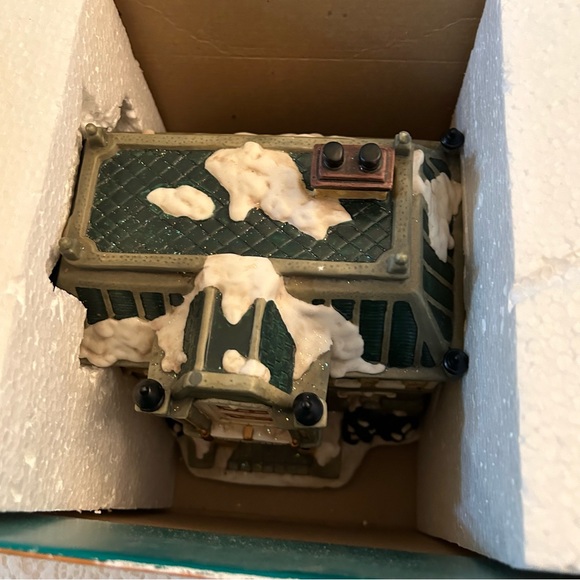 Village Square Lighted Post Office - Picture 10 of 10